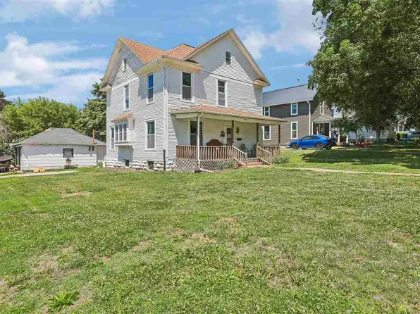 739 S Iowa Ave, Washington, IA 52353