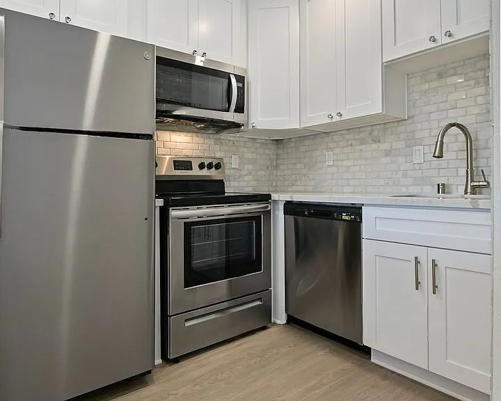 3060 E St #17 — Photo 6
