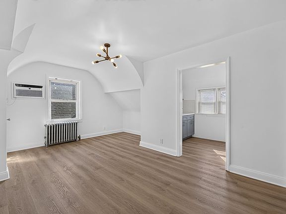 2nd image of 69 Bank St Floor 2