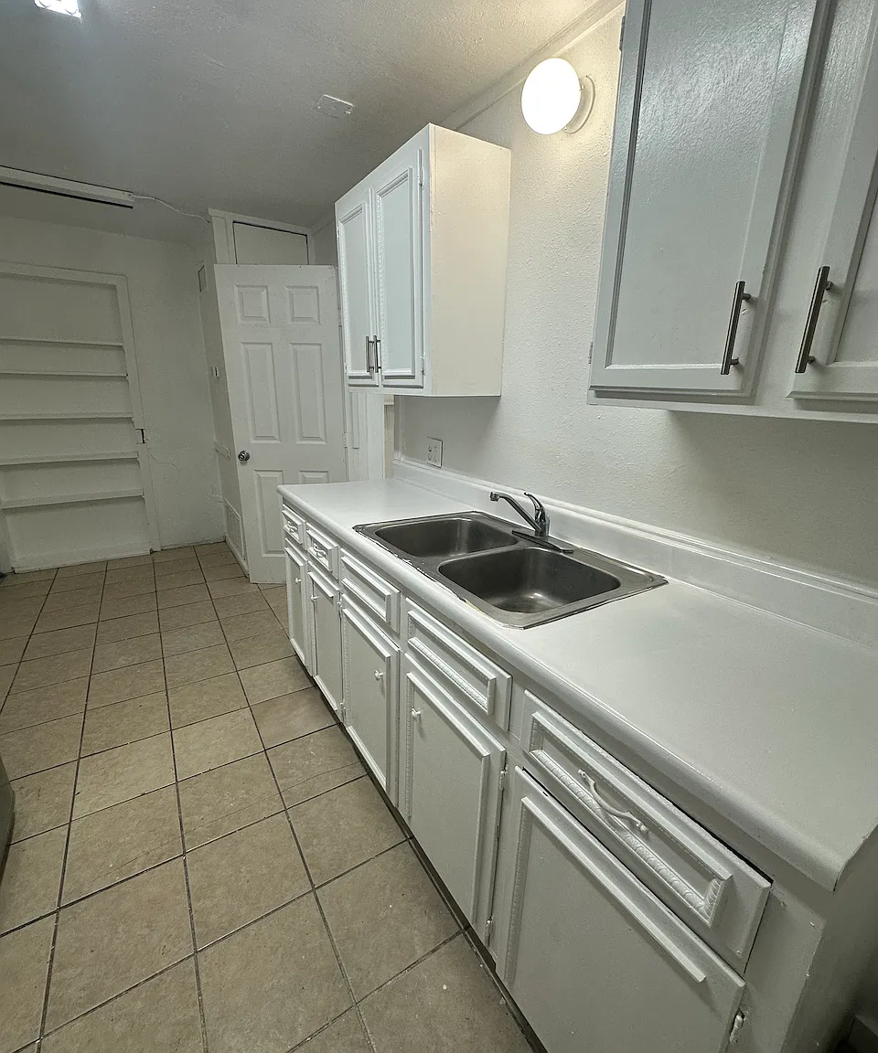 1 bed, 900 sqft, $975 — Photo 3