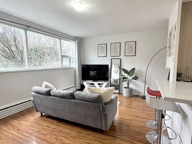 140 Springhurst Ave #1 — Photo 4