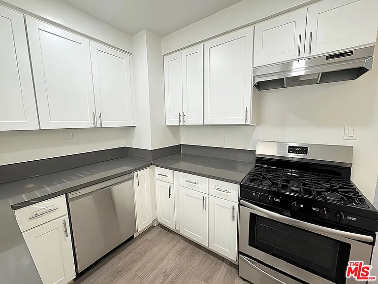 228 S Mariposa Ave #2 — Photo 6
