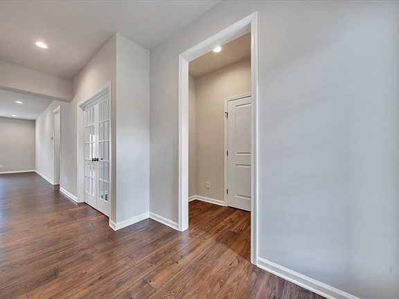 3rd image of 3025 Poole Pl