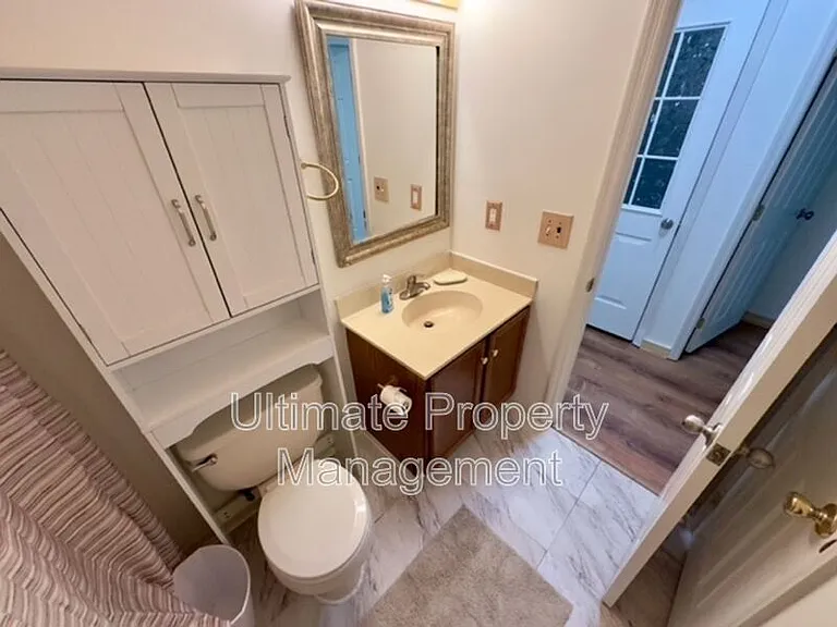 129 Darby St — Photo 14