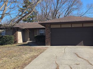 3606 S Walnut Hill Dr, Springfield, MO 65807