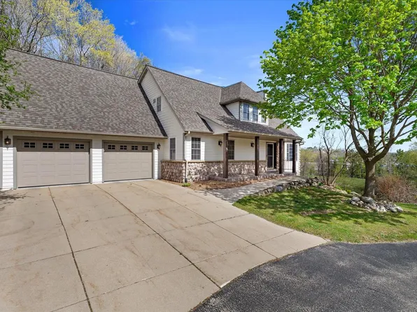 501 Drumlin COVE, Slinger, WI 53086