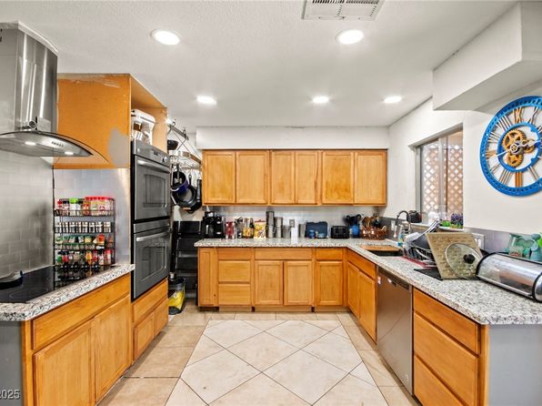 251 Las Palmaritas Dr, Las Vegas, NV 89110