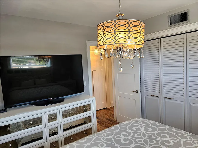 301 Cambridge Rd #301 — Photo 22