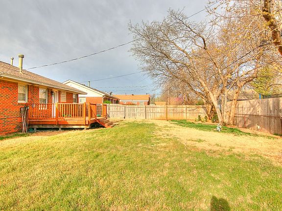 3rd image of 1301 Carlisle Ct
