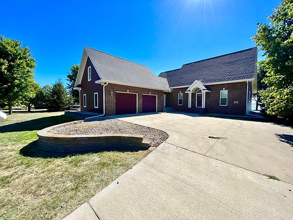 3rd image of 496 W Lake Dr