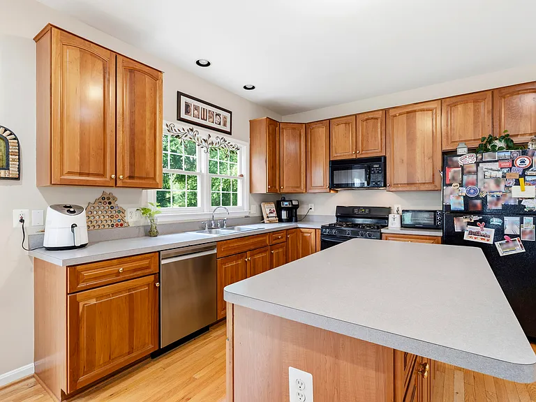 31 Palace Ln — Photo 12