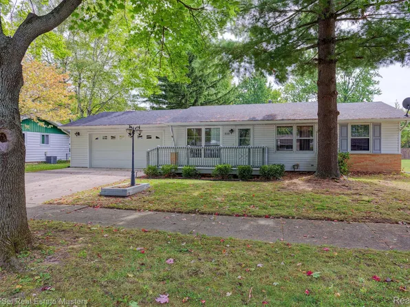 339 Cardinal Dr, Marysville, MI 48040