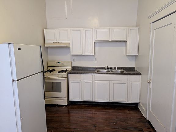 3rd image of 718 E Caldwell St #1