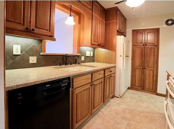 5th image of 349 N Edgemoor Dr