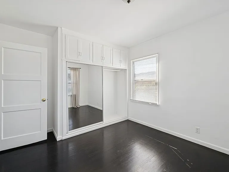 2032A Delaware Ave — Photo 11