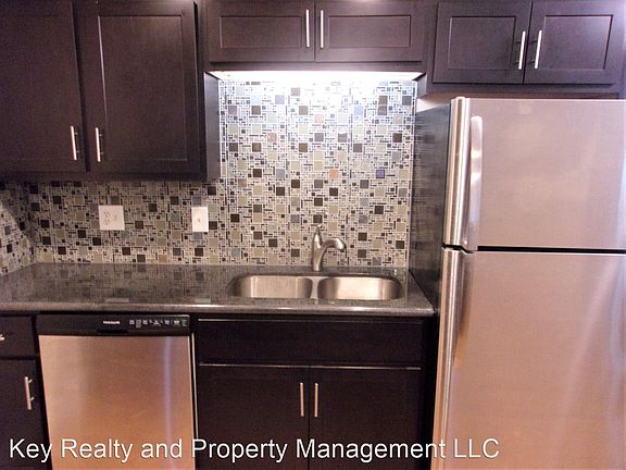 4th image of 700 NW 17th St #5366012