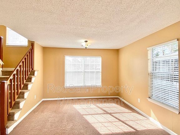 5th image of 815 Walnut Park Dr