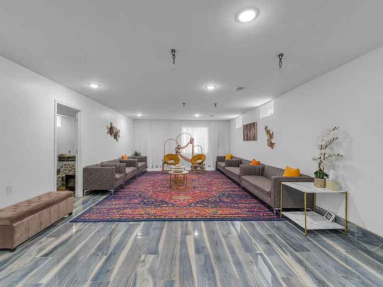 5977 Nightingale St — Photo 25