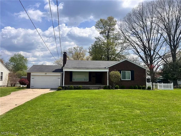 4047 Cascade Dr, Youngstown, OH 44511