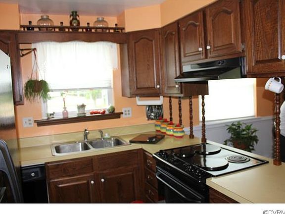 5th image of 2712 Terry Dr