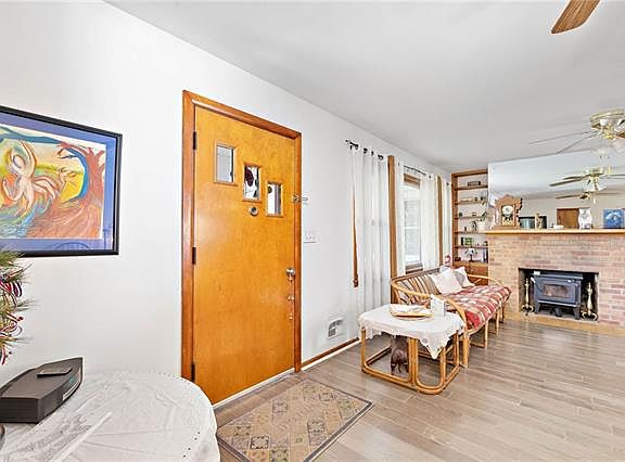 4th image of 151 Dockside Cir