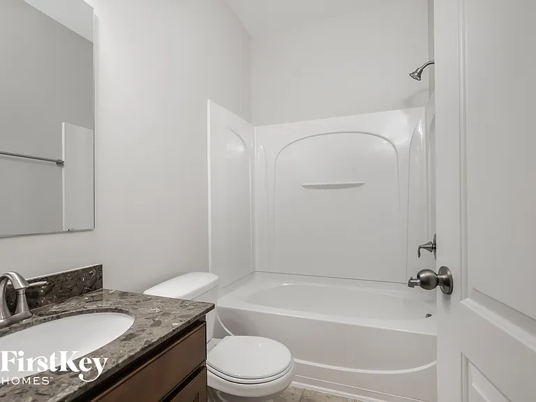 4476 Redfern Pl — Photo 14