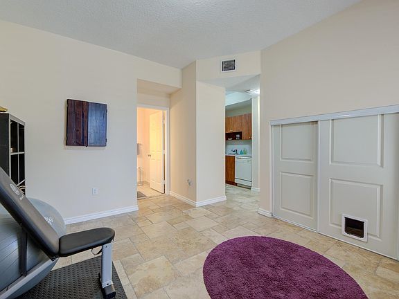 3rd image of 5018 S Harbor Isles Dr