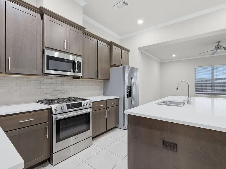 6011 Truro St #B — Photo 11