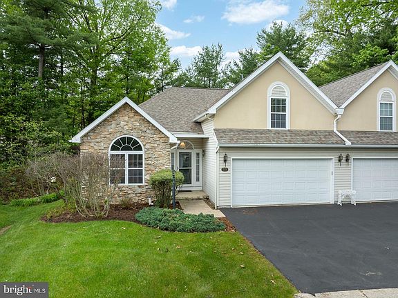 2nd image of 2465 Circleville Rd