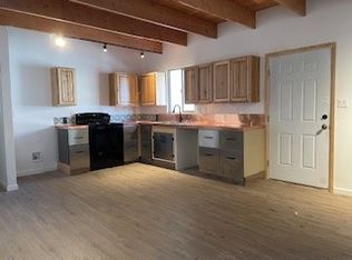 19 Blue Feather Rd, Santa Fe, NM 87508