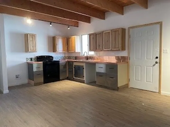 19 Blue Feather Rd, Santa Fe, NM 87508