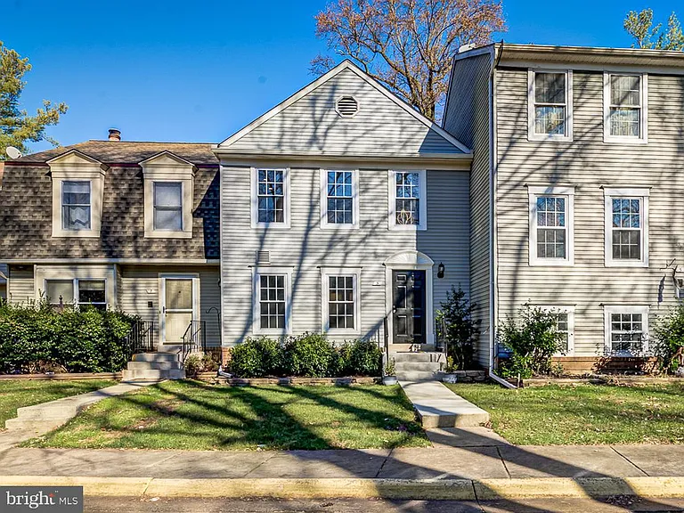 5 Climbing Ivy Ct — Photo 1