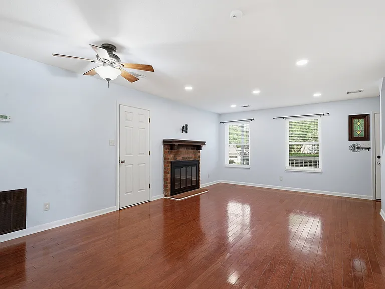 7668 NW Chatham Cir — Photo 6