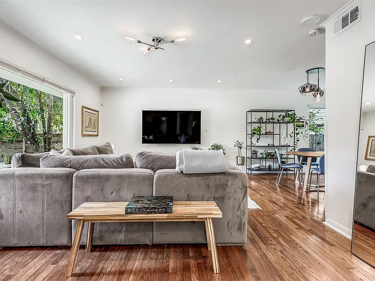 1618 Waterston Ave — Photo 6