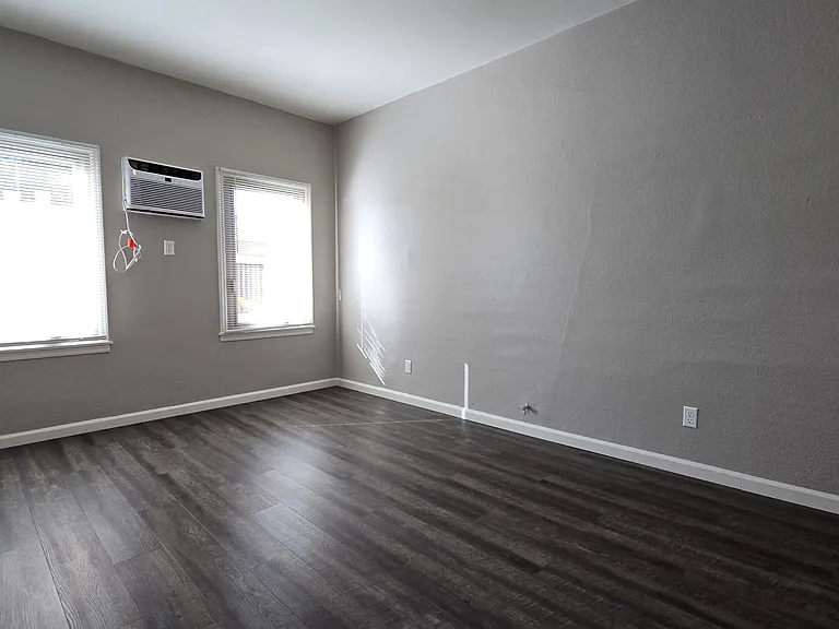 1140 E Elk Ave #7 — Photo 8