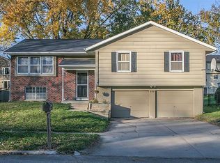 226 Sussex Dr NE, Cedar Rapids, IA 52402