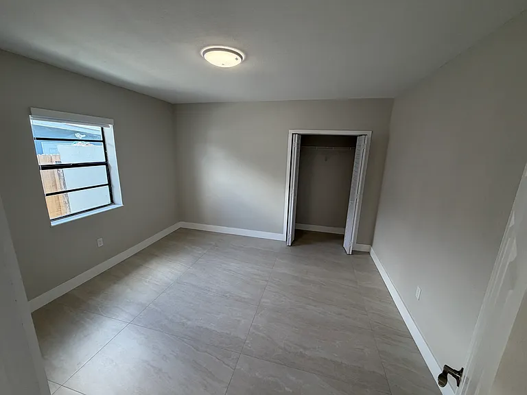 245 NW 48th Pl — Photo 9