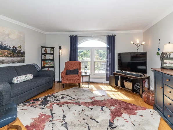 44 King William St #4, Huntsville, ON P1H 1G3