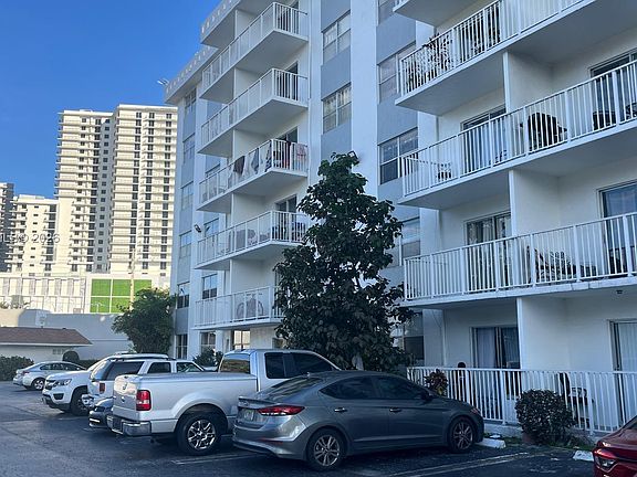 4th image of 16465 NE 22nd Ave APT 514