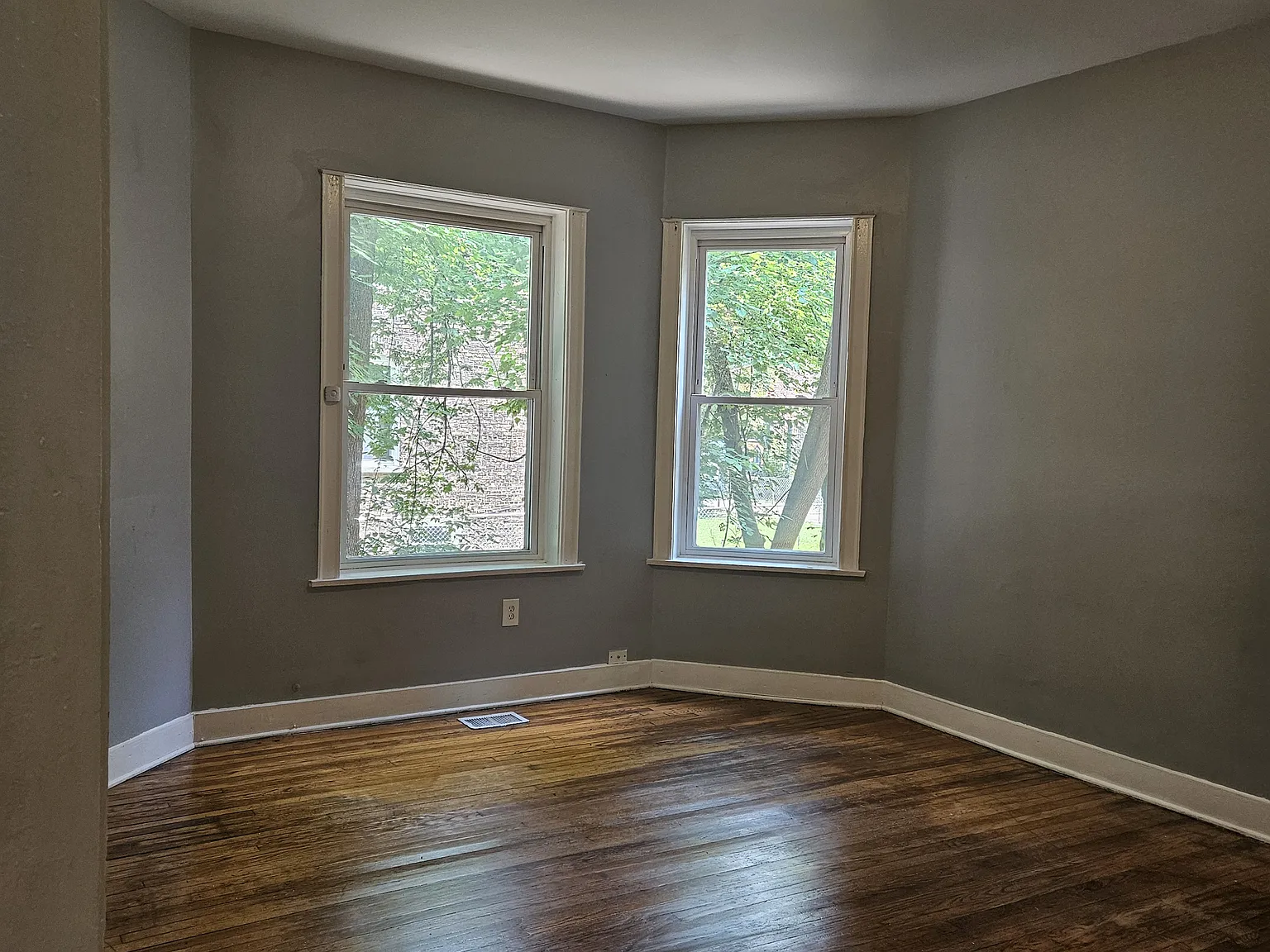 4 bed, 1200 sqft, $1,800 — Photo 4
