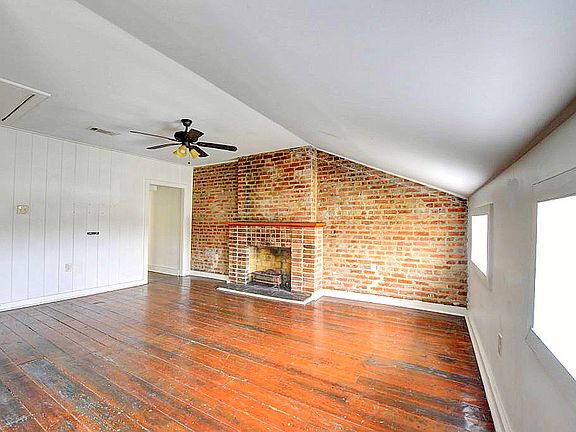 2nd image of 425 Burgundy St