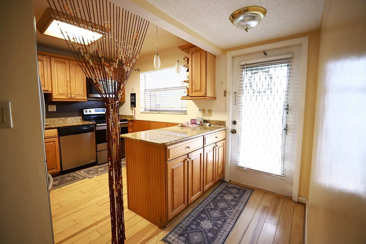2 bed, 2.0 bath, 970 sqft, $1,850 — Photo 3