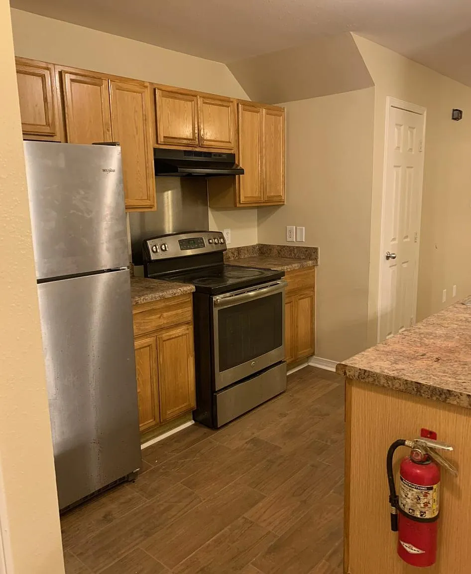 3 bed, 1180 sqft, $1,600 — Photo 2