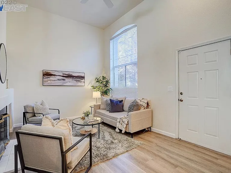 203 Swan Ct #203 — Photo 35