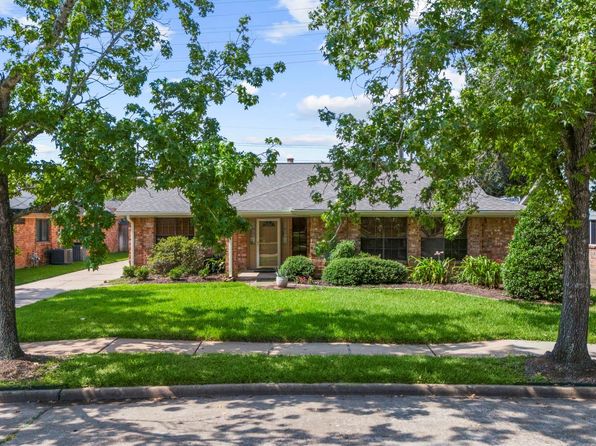 2710 Pineleaf Dr