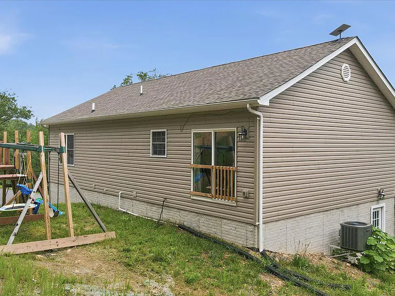 1617 Tomahawk Trl — Photo 32