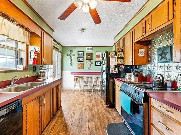 3rd image of 857 Apache Dr
