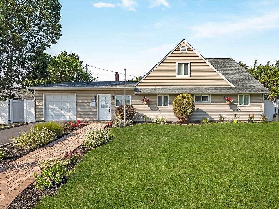1st image of 406 Red Maple Drive W