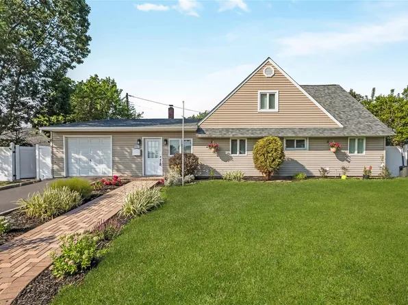 406 Red Maple Drive W, Wantagh, NY 11793