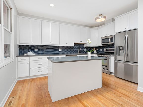 5th image of 3543 N Bosworth Ave APT C
